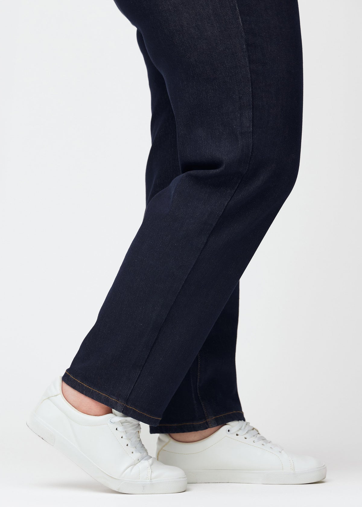 Veerle – Donkerblauwe Stretchjeans met Hoge Taille en Rechte Pijpen