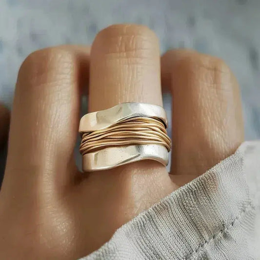 Anello Bicolore con Fili Dorati