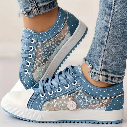 Sneakers donna eleganti con dettagli floreali in azzurro