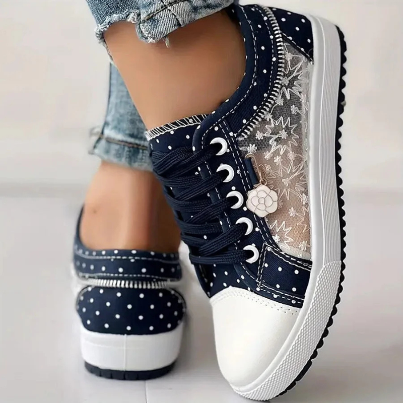 Sneaker da donna con lacci e dettaglio floreale