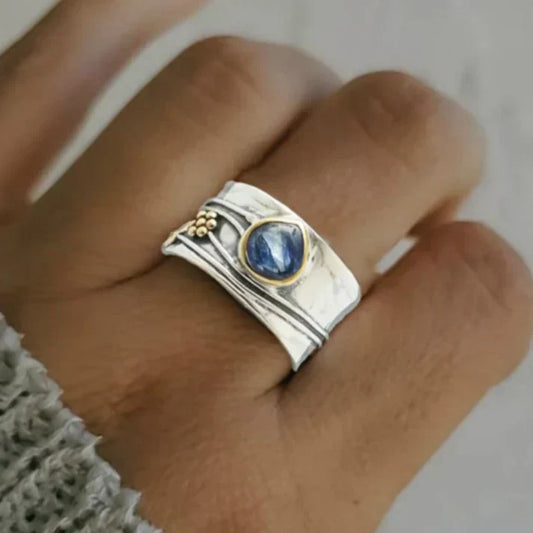 Anello Vintage con Pietra Blu Effetto Zaffiro