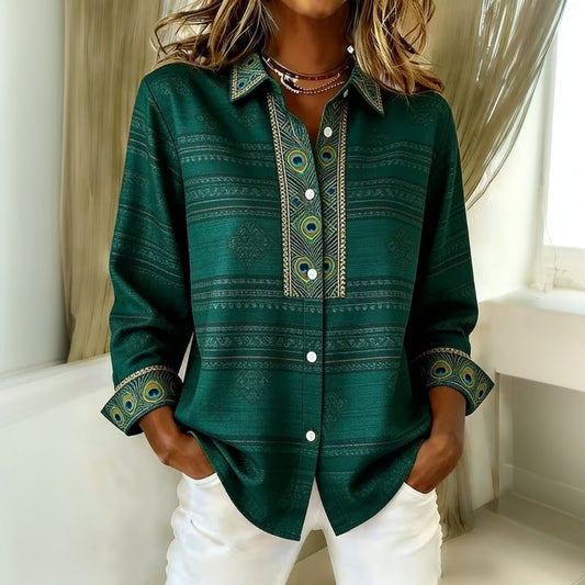 Oriana – Blouse met pauwenverenprint en knoopsluiting