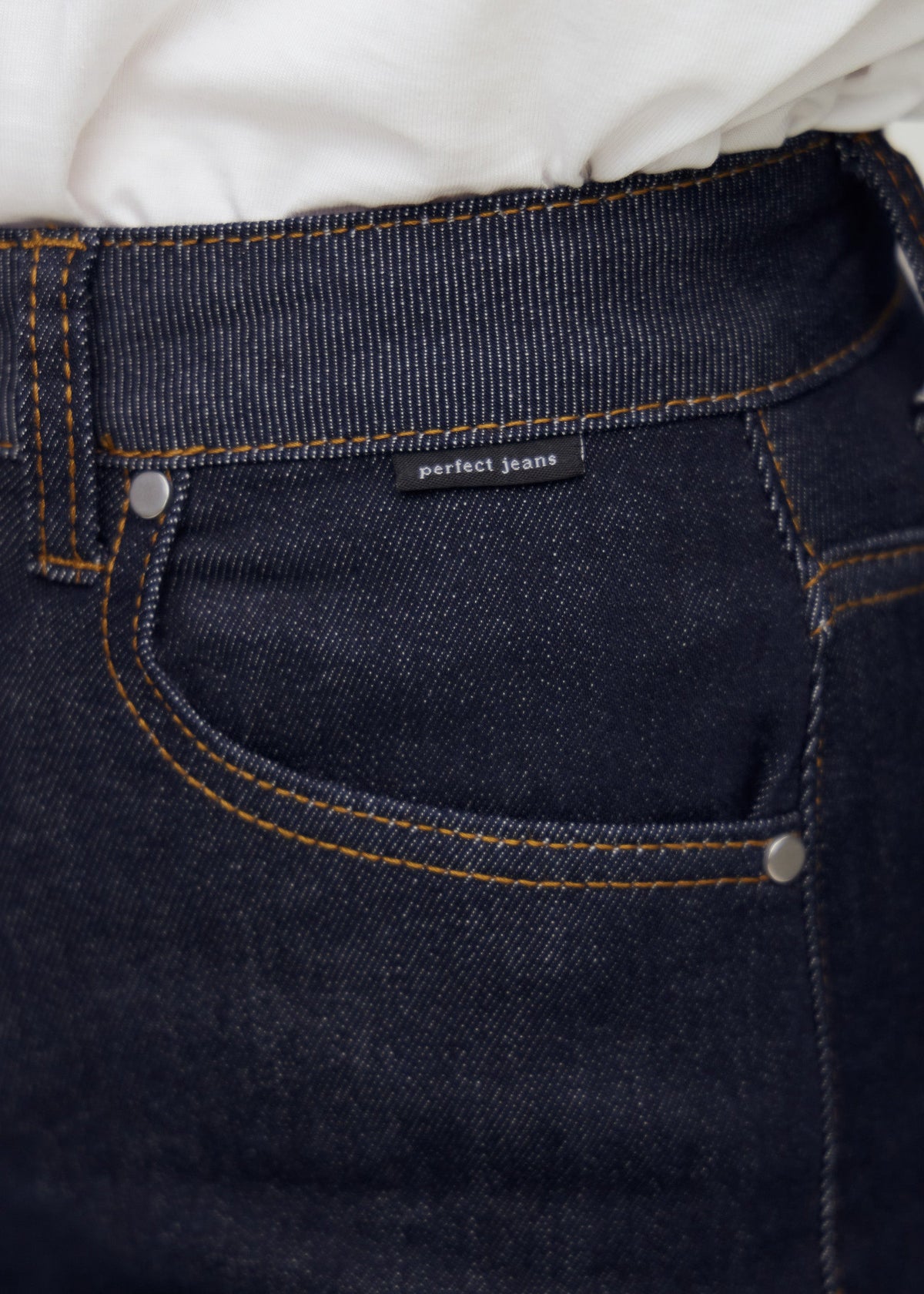Ingrid – Donkerblauwe Caprijeans met Rechte Pasvorm