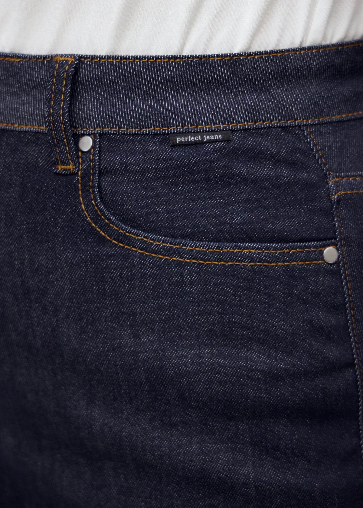 Ingrid – Donkerblauwe Caprijeans met Rechte Pasvorm