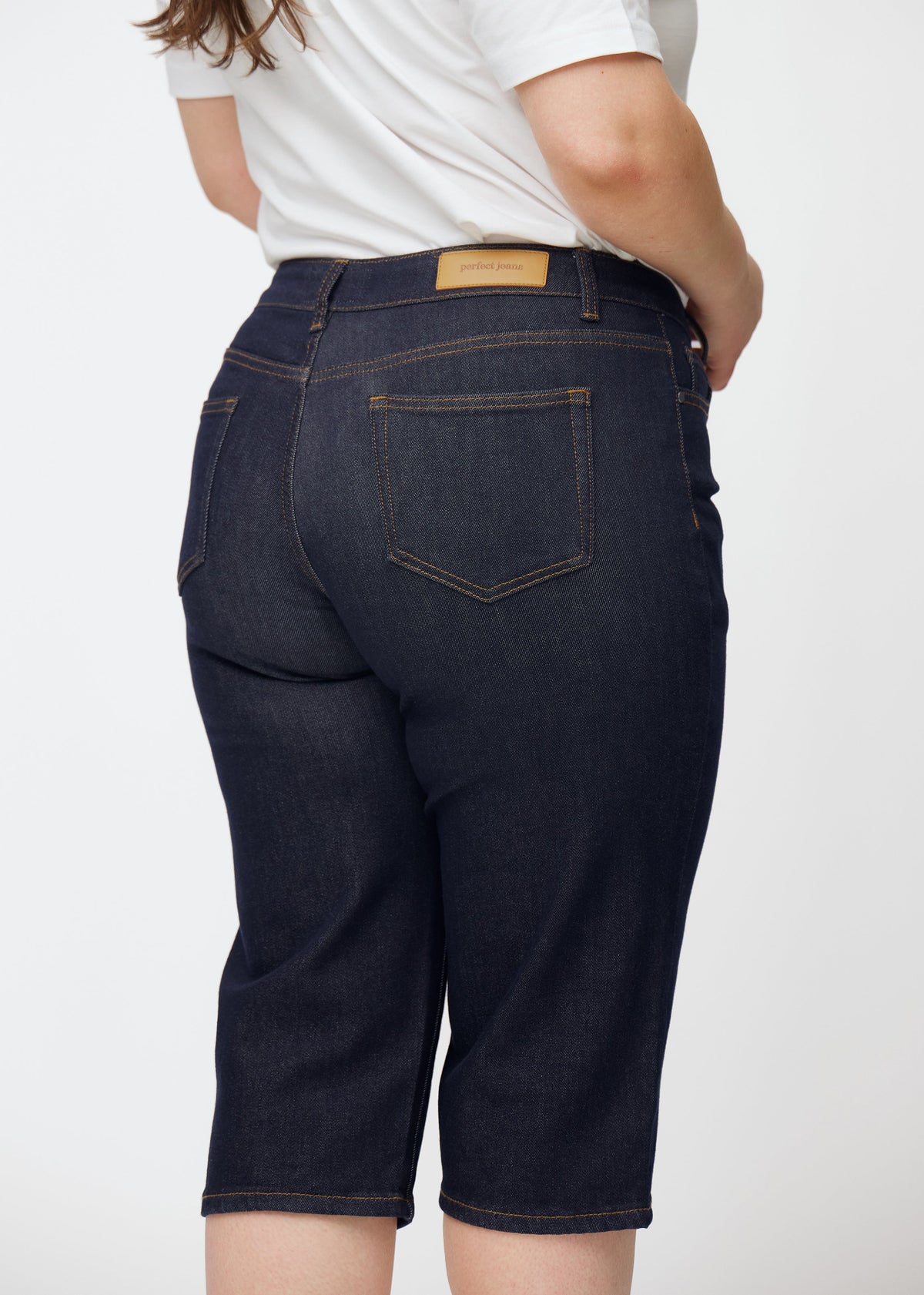 Ingrid – Donkerblauwe Caprijeans met Rechte Pasvorm