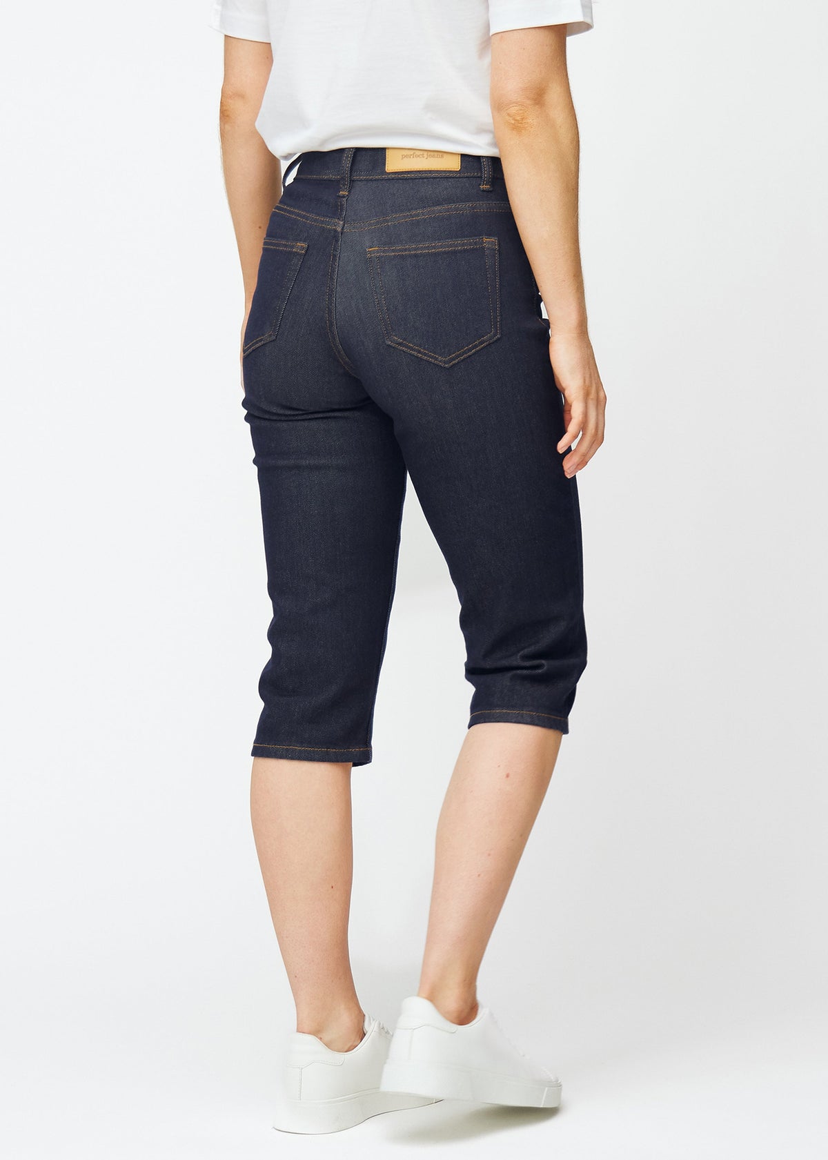 Ingrid – Donkerblauwe Caprijeans met Rechte Pasvorm