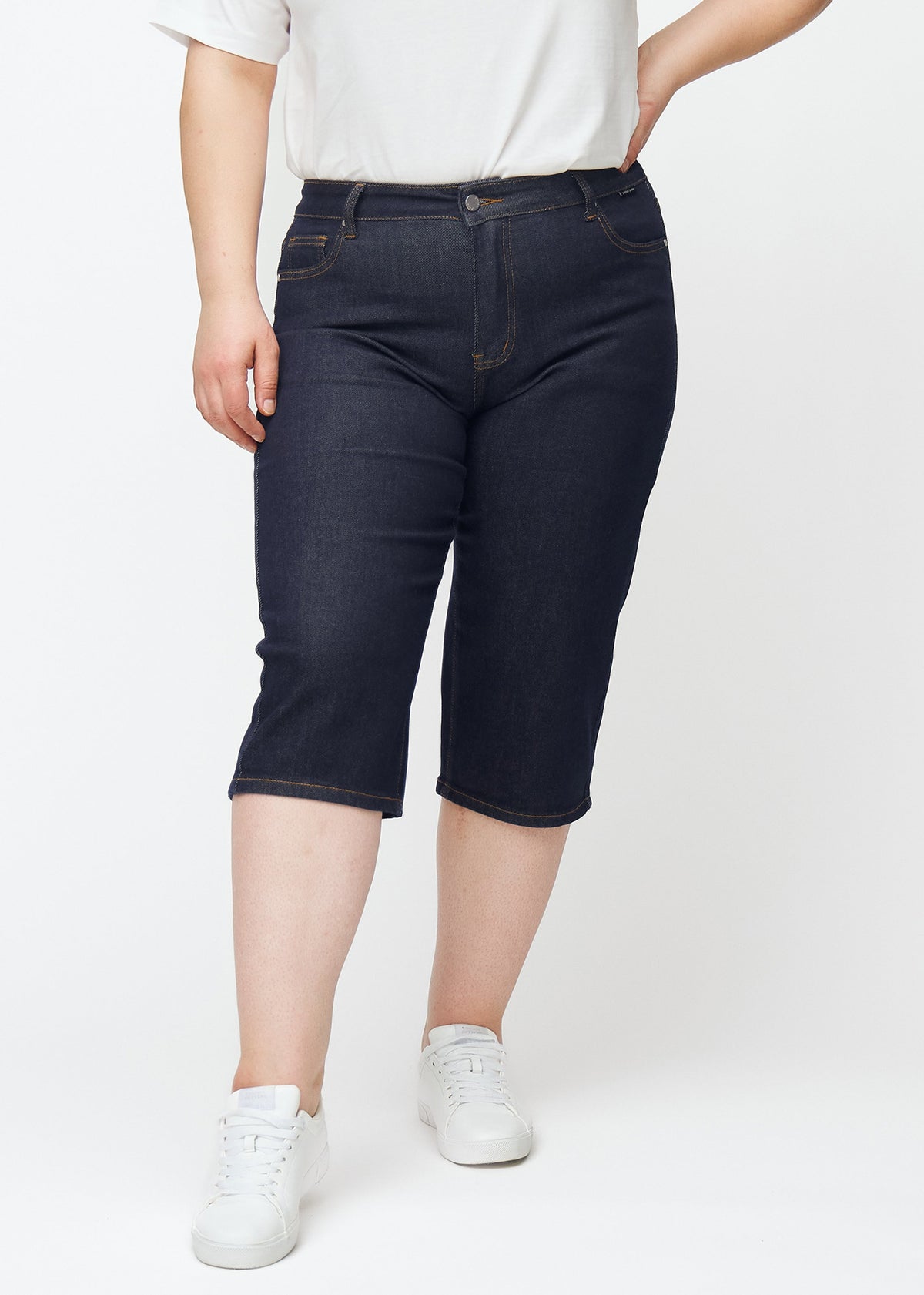 Ingrid – Donkerblauwe Caprijeans met Rechte Pasvorm