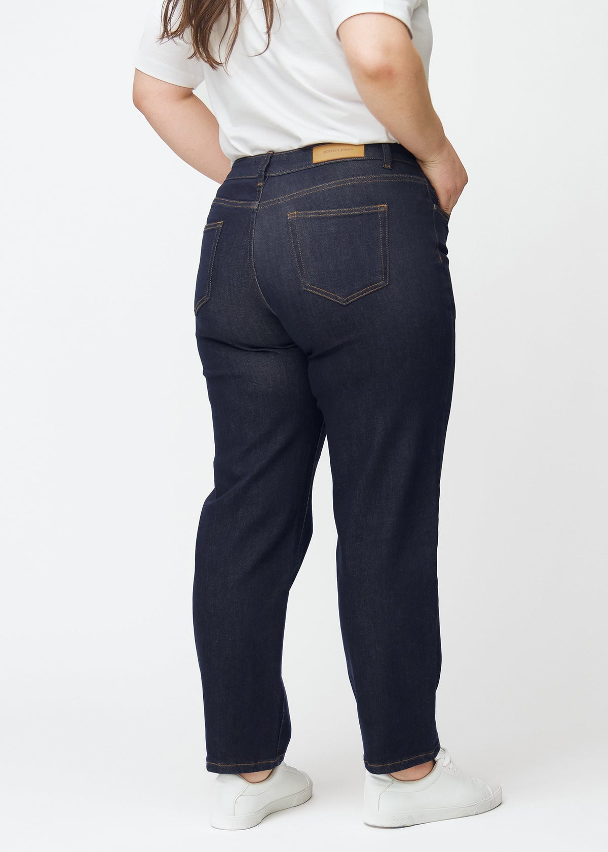 Veerle – Donkerblauwe Stretchjeans met Hoge Taille en Rechte Pijpen