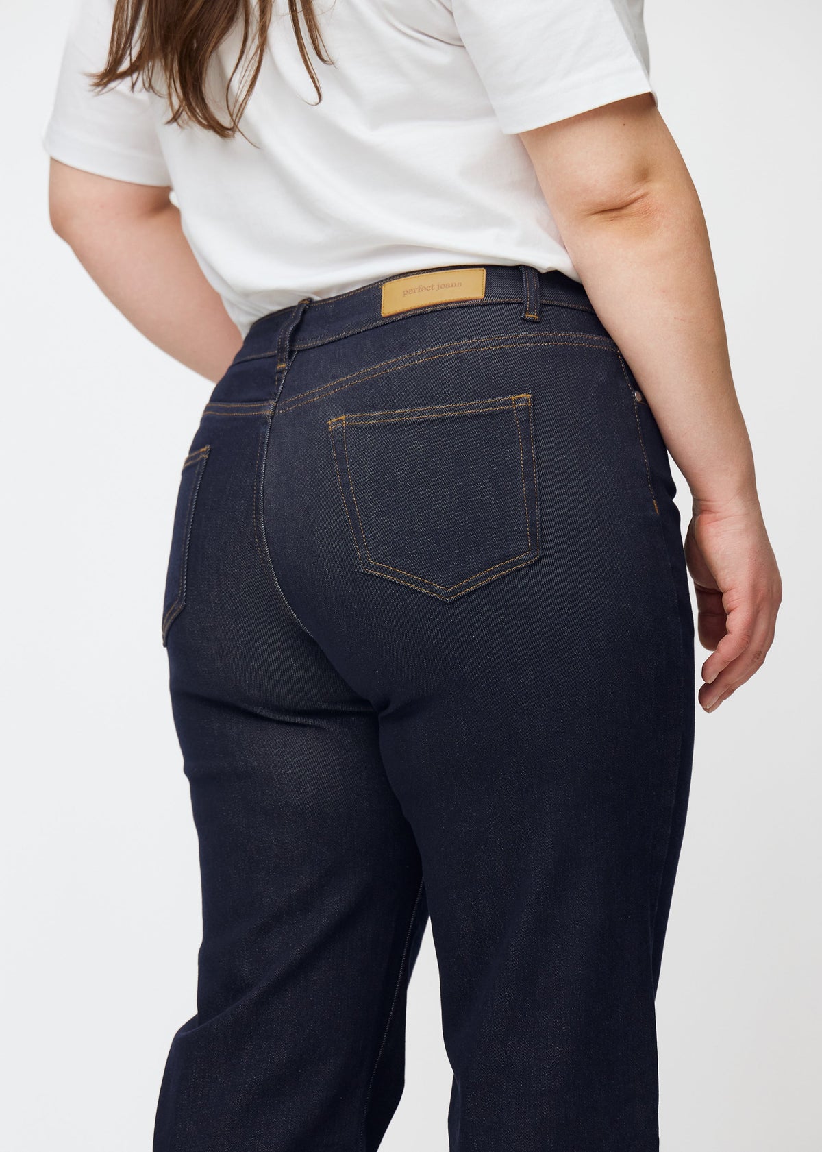 Veerle – Donkerblauwe Stretchjeans met Hoge Taille en Rechte Pijpen