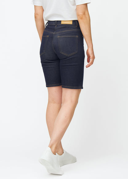 Katrien – Donkerblauwe Halflange Denimshort met Rechte Pasvorm