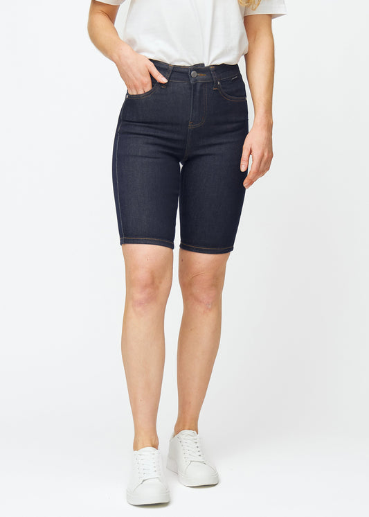 Saskia – Donkerblauwe Halflange Skinny Denimshort