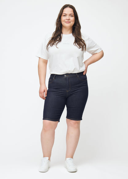 Saskia – Donkerblauwe Halflange Skinny Denimshort