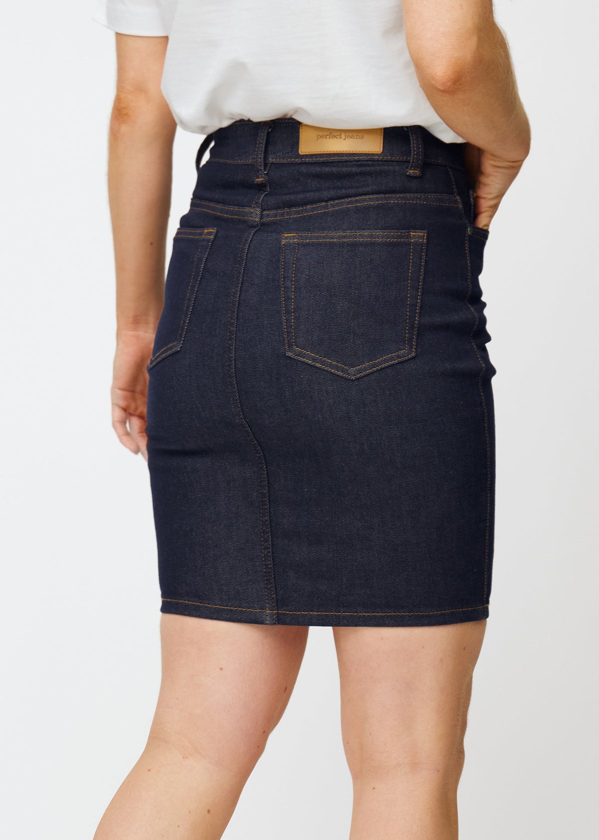 Liesbeth – Donkerblauwe Aansluitende Stretchrok met Hoge Taille