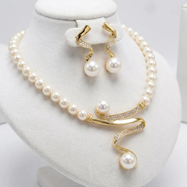 Set Collana e Orecchini Effetto Perla
