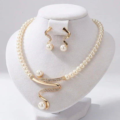 Set Collana e Orecchini Effetto Perla