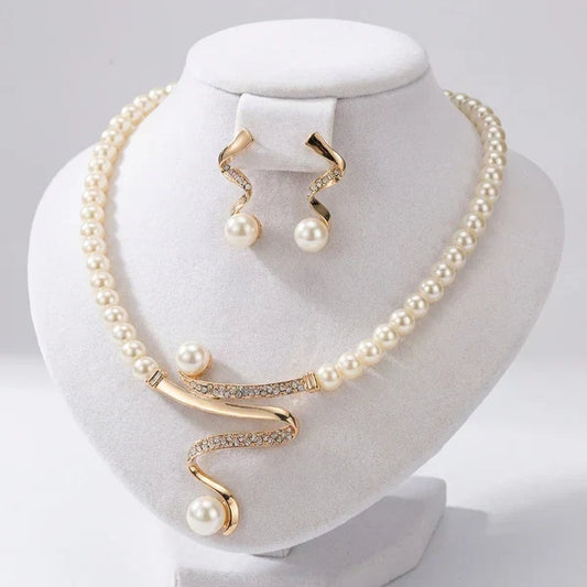 Set Collana e Orecchini Effetto Perla