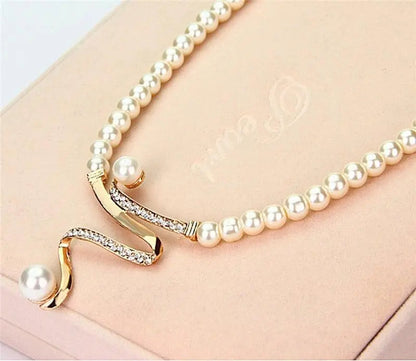 Set Collana e Orecchini Effetto Perla