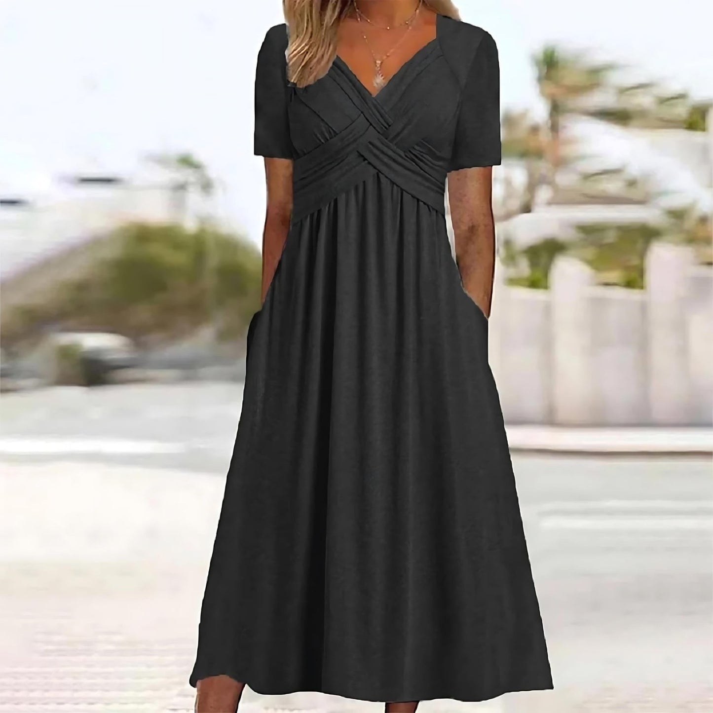 Abito midi Isadora con linea ad A e taglio fluido - Nero