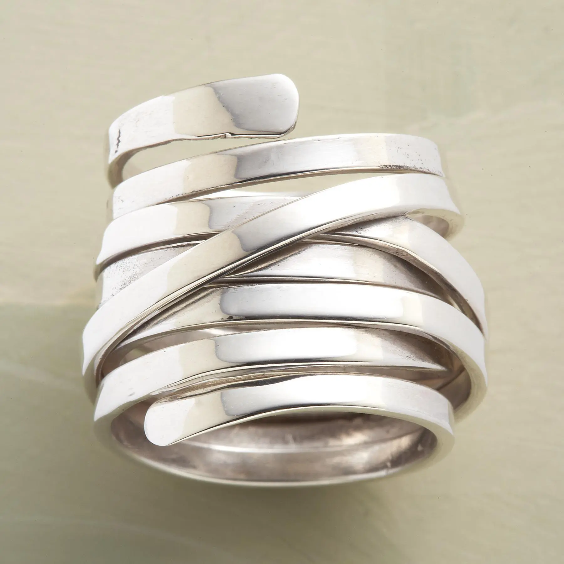 Anello Vintage dal Look Argentato