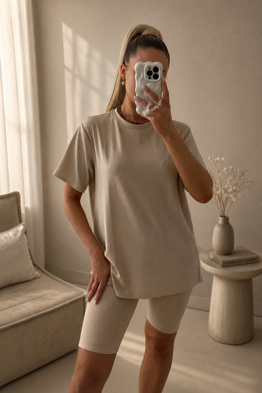 Completo due pezzi: shorts ciclista a costine e T-shirt